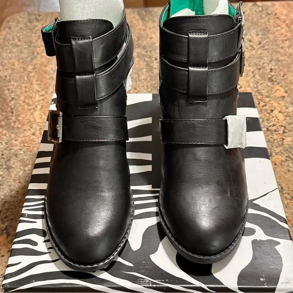 Black Bootie Styled Heel Out Shoes Size 9M - Picture 9 of 13